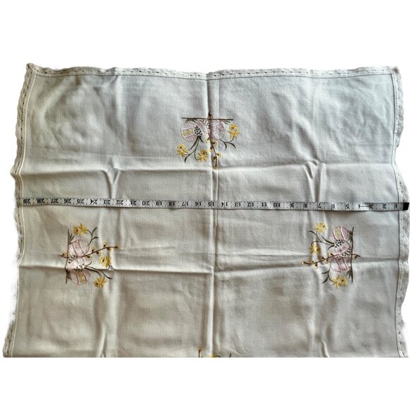 Hand-Embroidered Easter Tablecloth Topper Lace Trim Eggs Daffodils Holidays - Picture 1 of 7